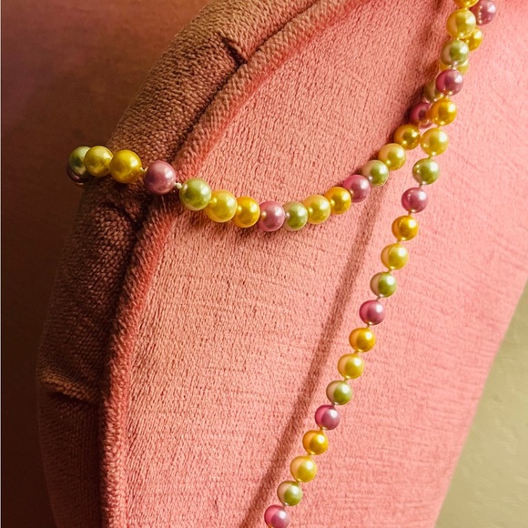 elegant Long strand 48 inch multi color 10mm shell pearl necklace NWT - Picture 11 of 12